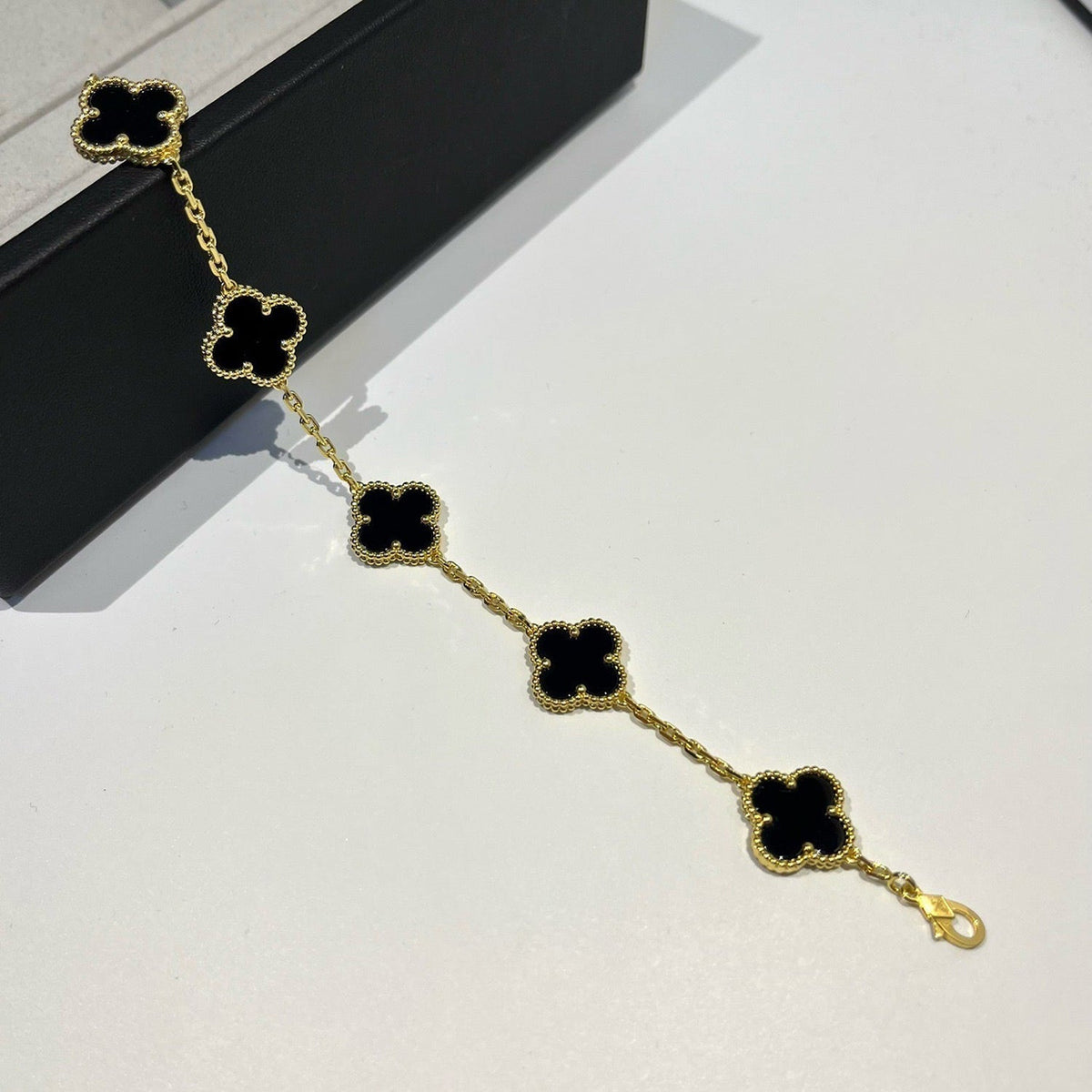 [Amore]LUCKY CLOVER 5-MOTIF BRACELET - BLACK OXNY COLLECTION