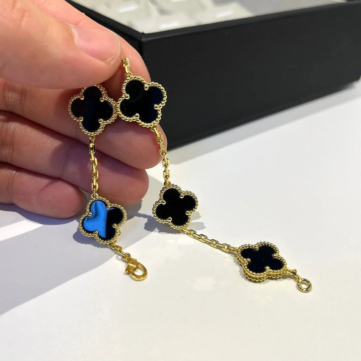 [Amore]LUCKY CLOVER 5-MOTIF BRACELET - BLACK OXNY COLLECTION