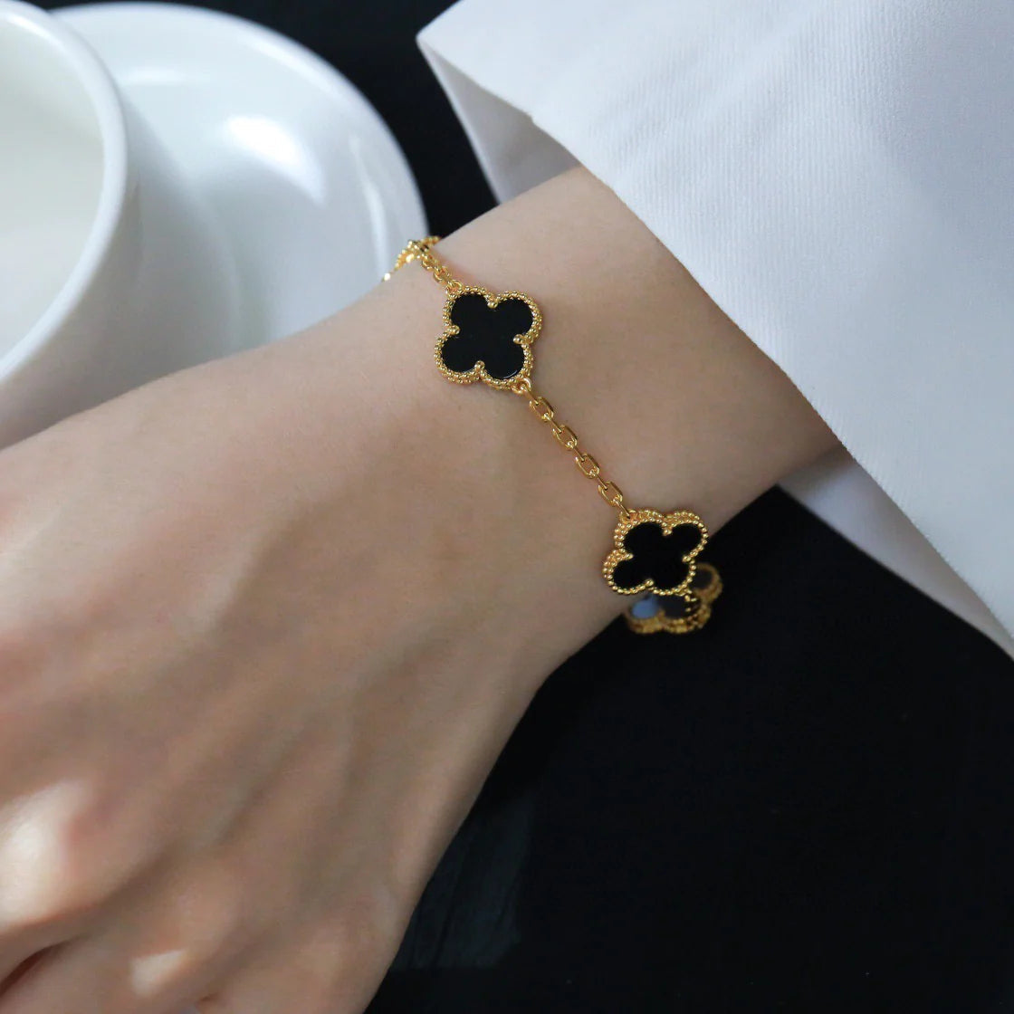 [Amore]LUCKY CLOVER 5-MOTIF BRACELET - BLACK OXNY COLLECTION