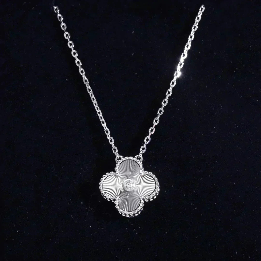 [Amore]CLOVER  15MM DIAMOND LASER NECKLACE SILVER