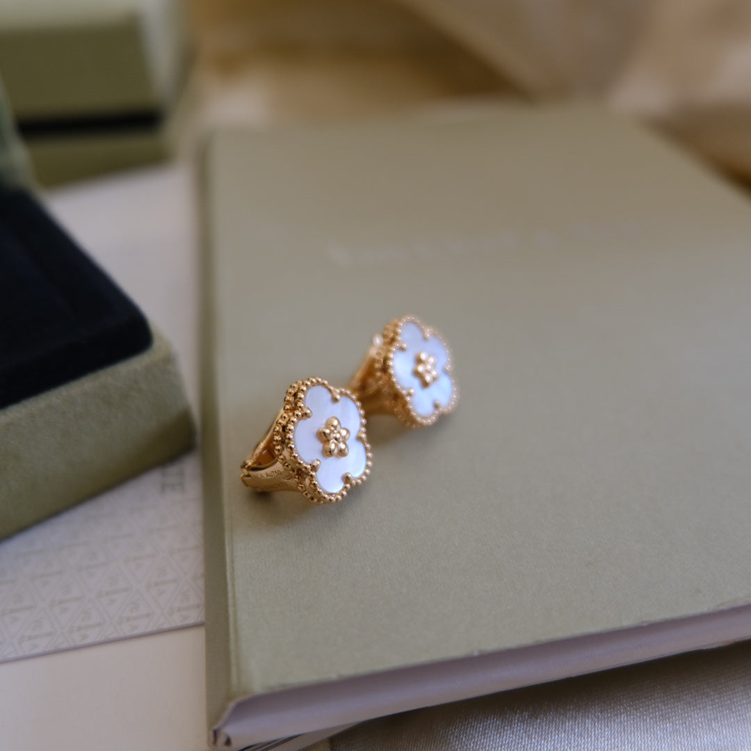[Amore]LUCKY PINK GOLD WHITE MOP EARRINGS