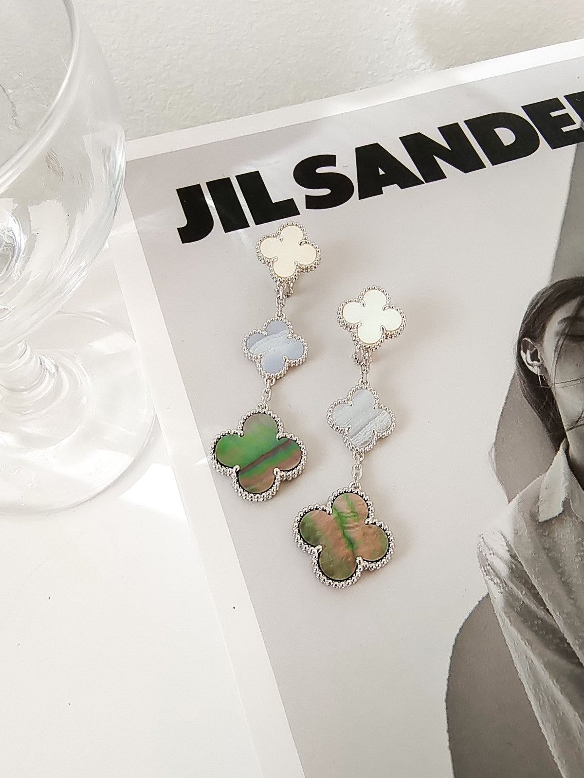 [Amore]CLOVER 3 MOTIFS CHALCEDONY DARK MOP SILVER EARRINGS