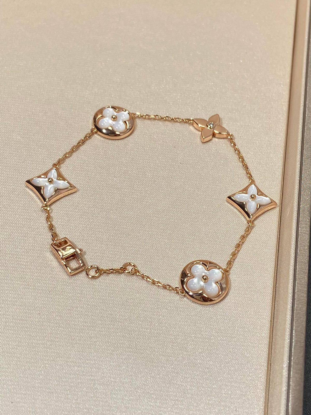 [Amore]STAR AND SUN 5 MOTIF MOP PINK GOLD BRACELET