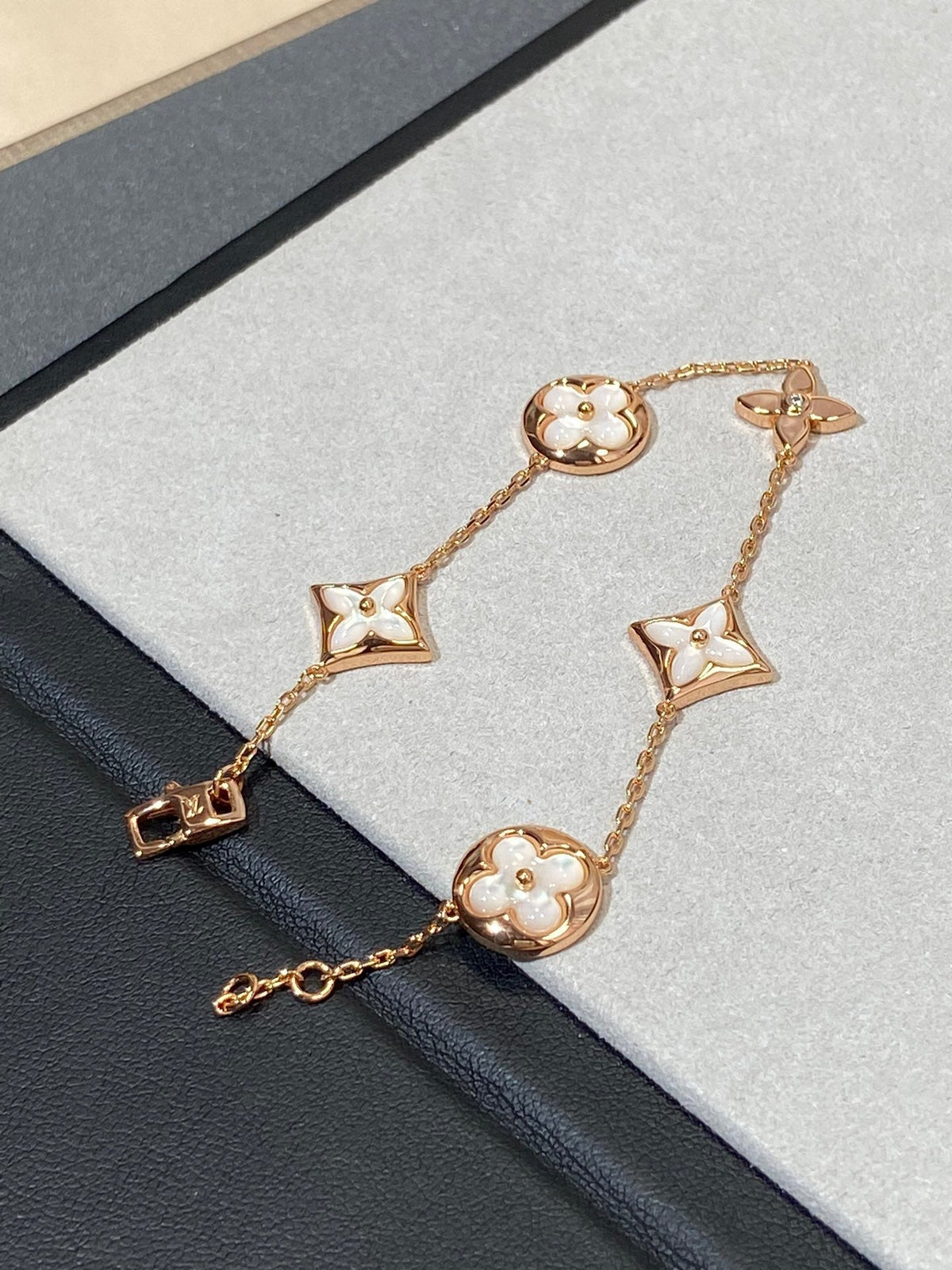 [Amore]STAR AND SUN 5 MOTIF MOP PINK GOLD BRACELET