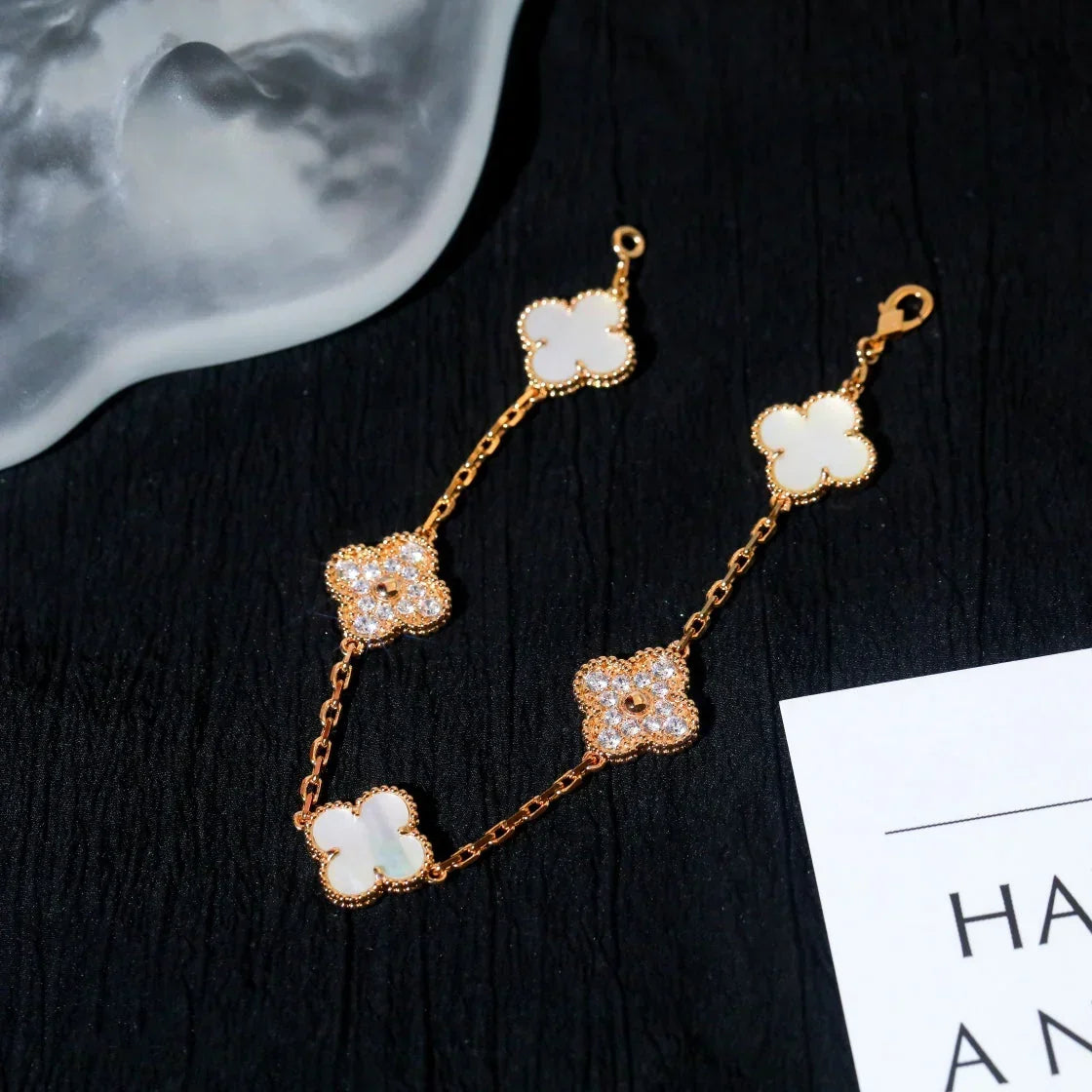 [Amore]LUCKY CLOVER 5-MOTIF BRACELET - WHITE MOTHER-OF-PEARL COLLECTION