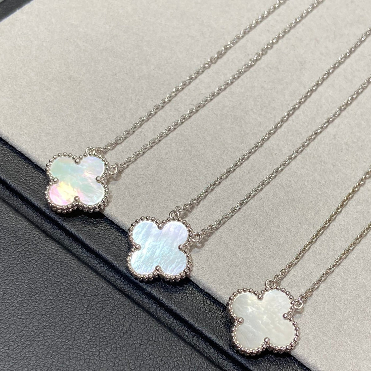 [Amore]CLOVER MEDIUM SILVER WHITE MOP NECKLACE