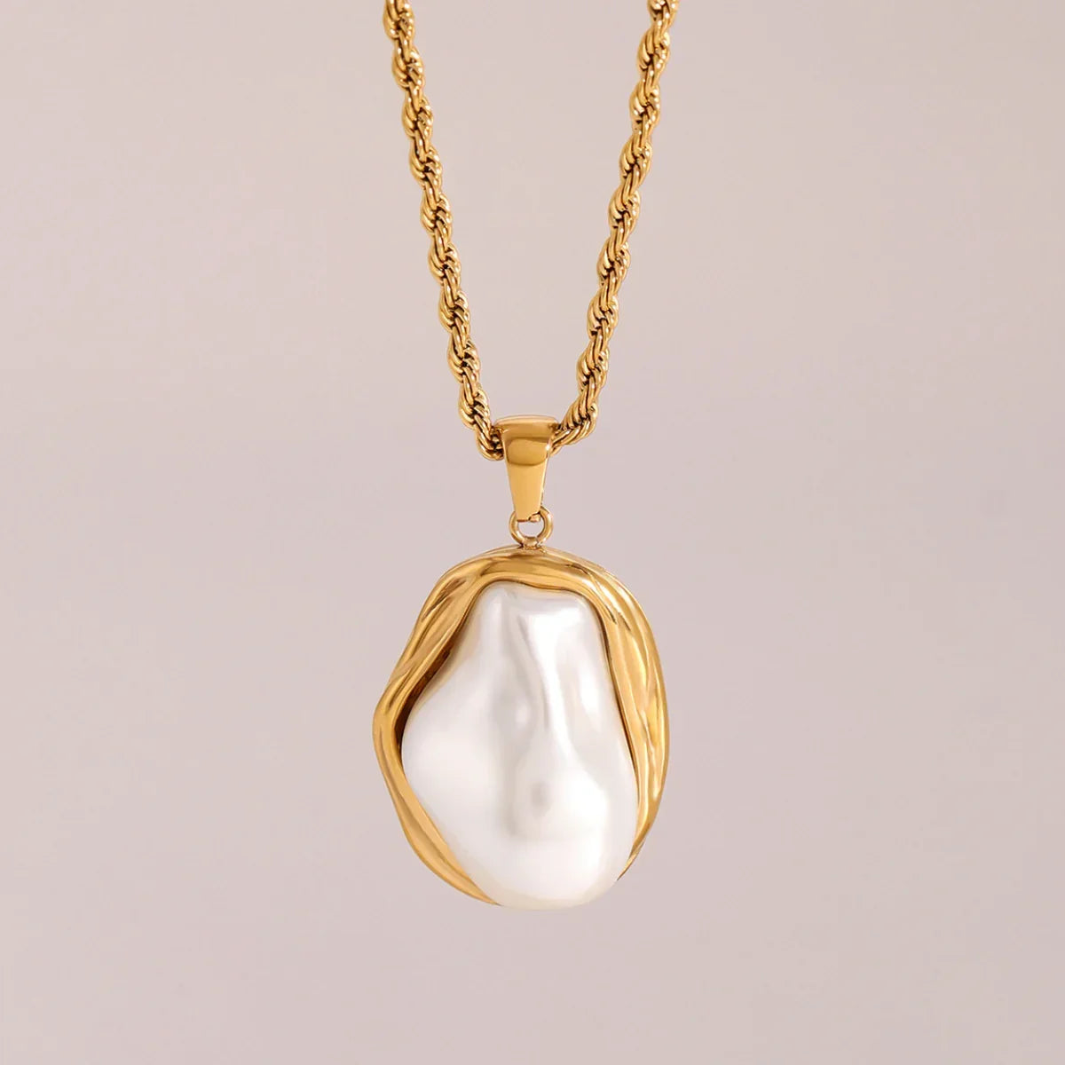 [Amore]Carly Mother Of Pearl Pendant