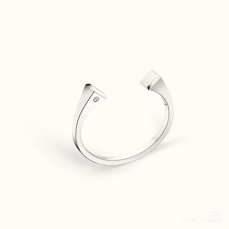 [Amore]CLOU DE FORGE SQUARE CONE STUDS OPEN CUFF ONE SIZE