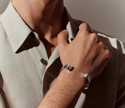 [Amore]CLOU DE FORGE SQUARE CONE STUDS OPEN CUFF ONE SIZE