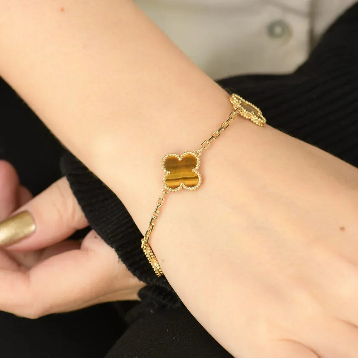 [Amore]LUCKY CLOVER 5-MOTIF BRACELET -  TIGER’S EYE COLLECTION