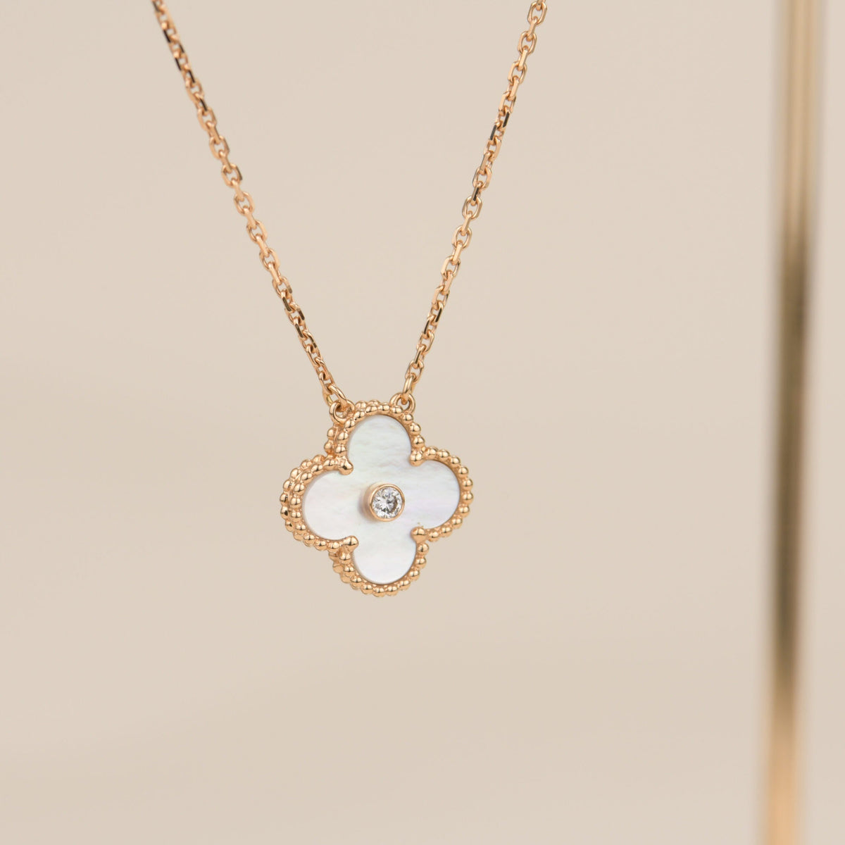[Amore]CLOVER 15MM DIAMOND WHITE FRITILLARIA NECKLACE