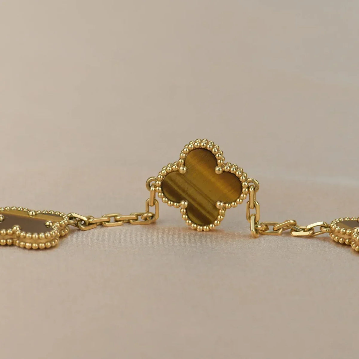[Amore]LUCKY CLOVER 5-MOTIF BRACELET -  TIGER’S EYE COLLECTION