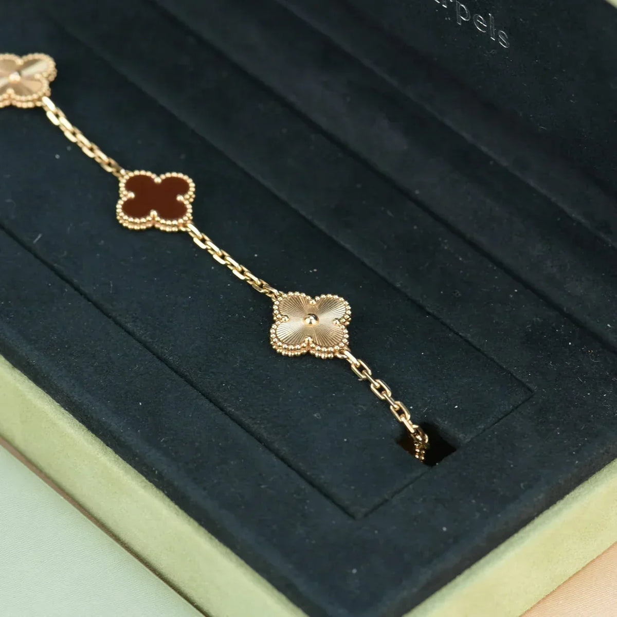 [Amore]LUCKY CLOVER 5-MOTIF BRACELET - RED CARNELIAN COLLECTION