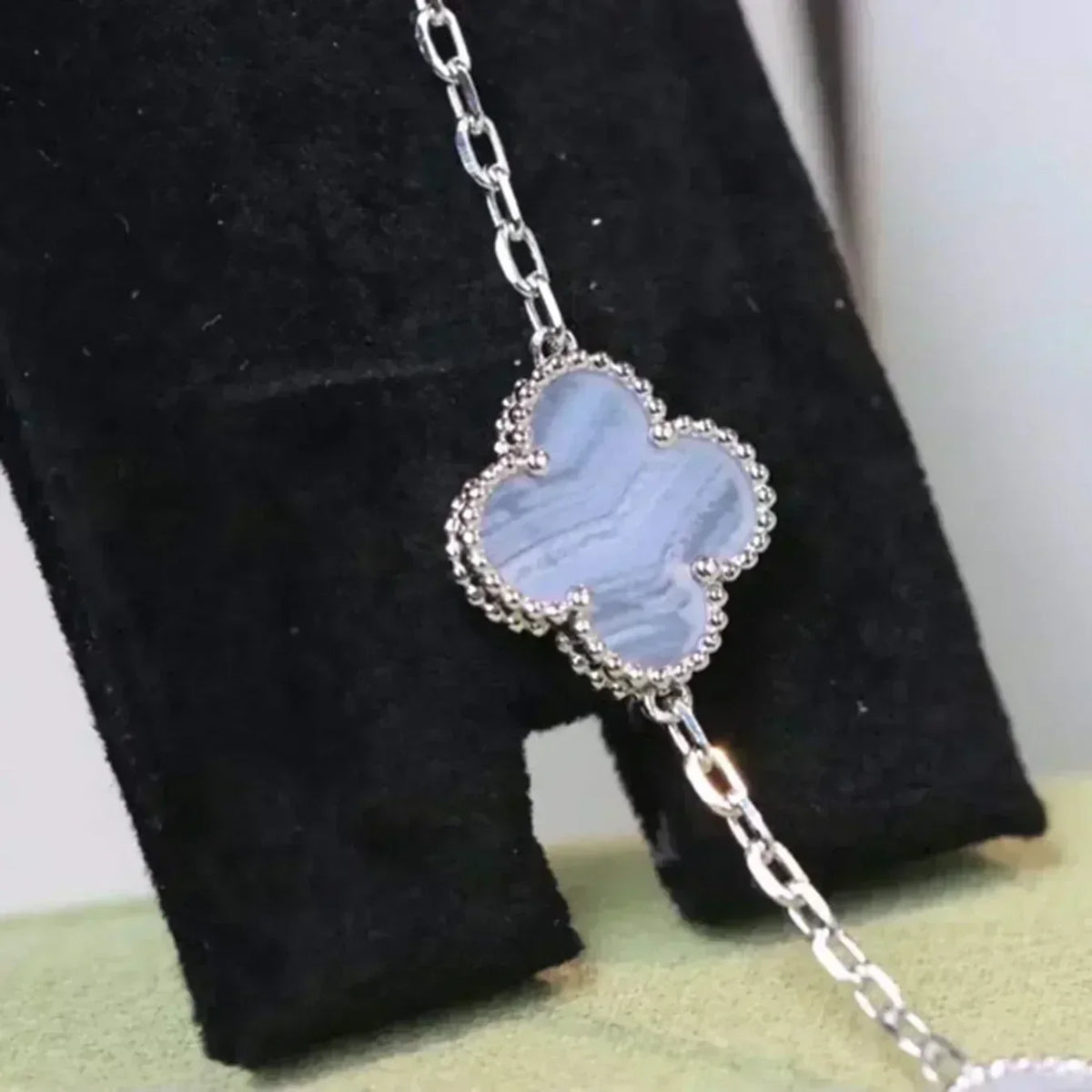 [Amore]LUCKY CLOVER 5-MOTIF BRACELET - PURPLE CHALCEDONY COLLECTION