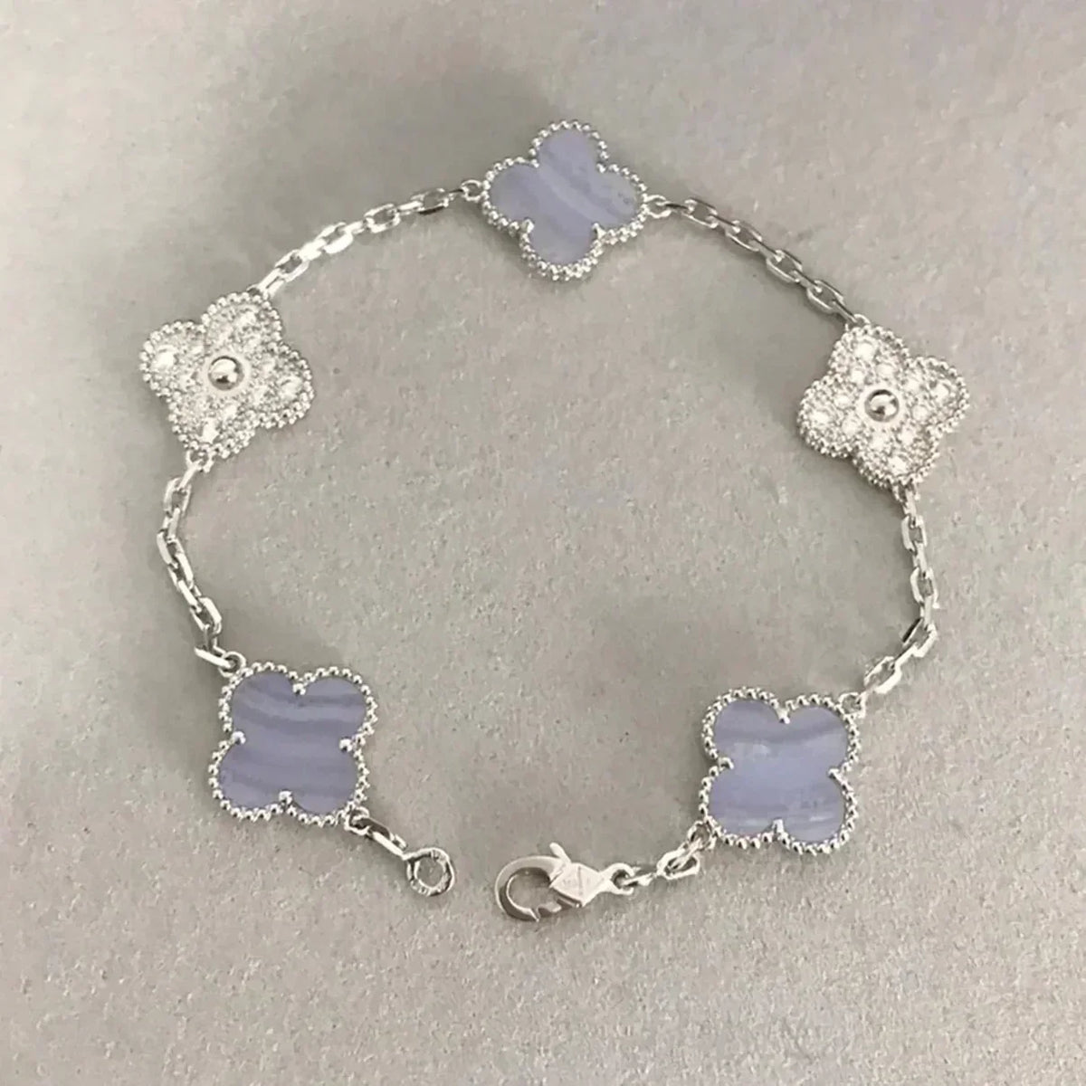 [Amore]LUCKY CLOVER 5-MOTIF BRACELET - PURPLE CHALCEDONY COLLECTION