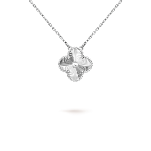 [Amore]CLOVER 15MM LASER NECKLACE SILVER