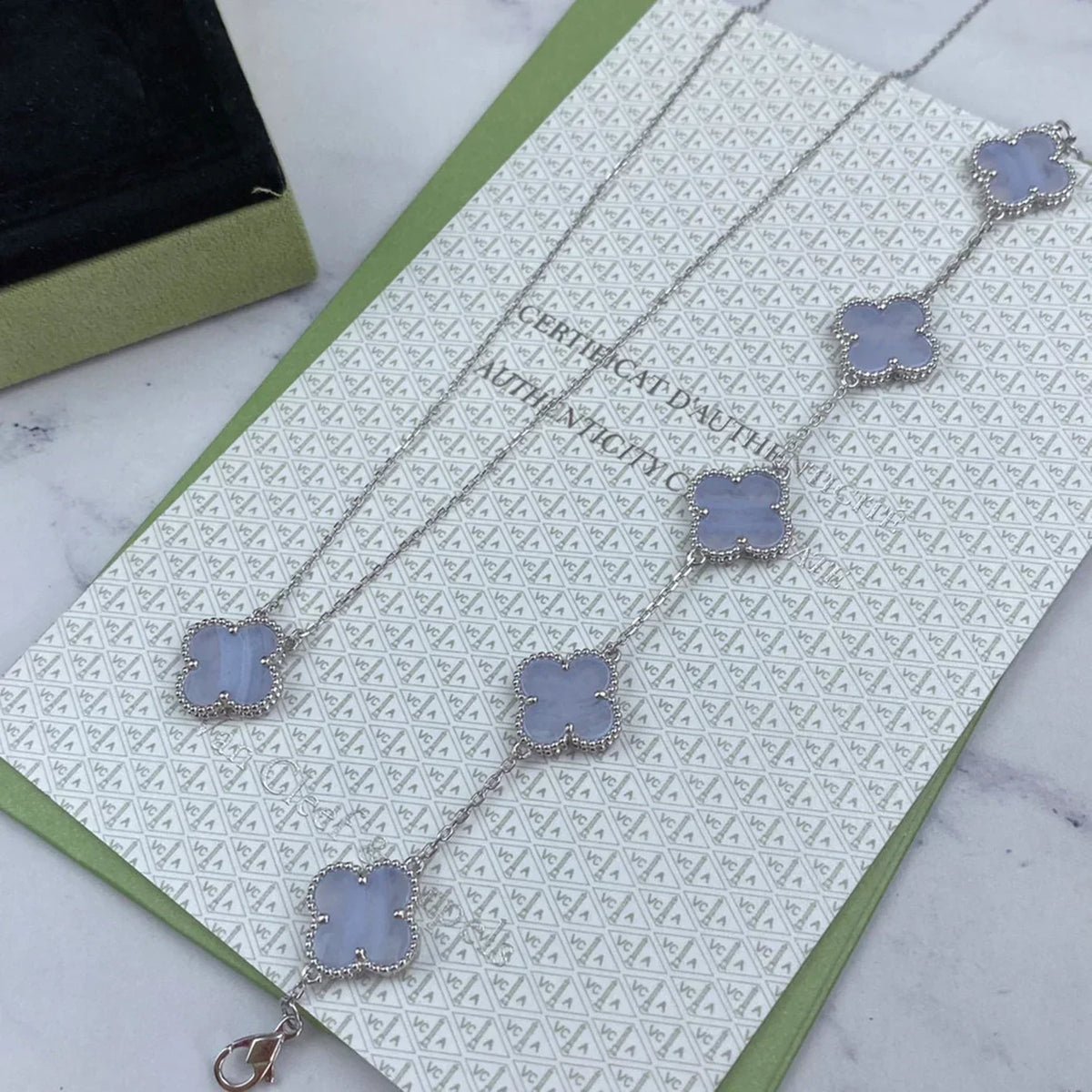[Amore]LUCKY CLOVER 5-MOTIF BRACELET - PURPLE CHALCEDONY COLLECTION