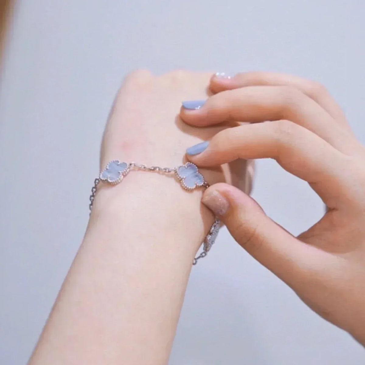 [Amore]LUCKY CLOVER 5-MOTIF BRACELET - PURPLE CHALCEDONY COLLECTION