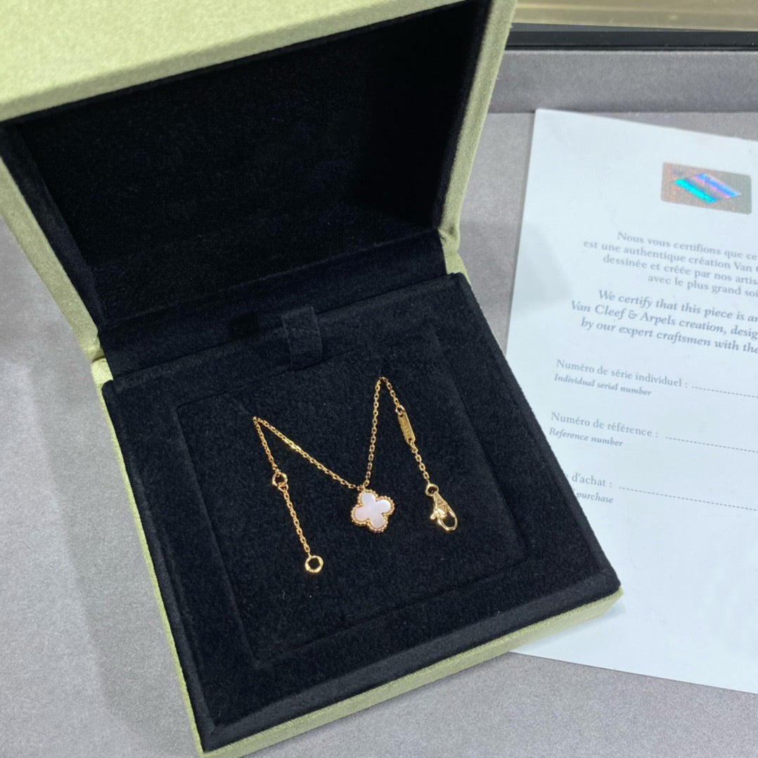 [Amore]CLOVER 15MM PINK MOTHER-OF-PEARL SINGLE FLOWER NECKLACE