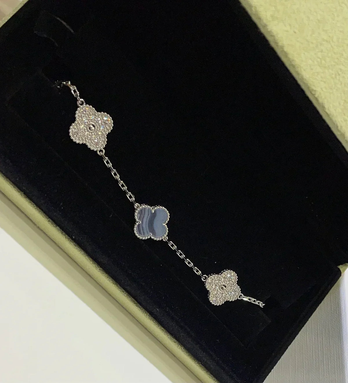 [Amore]LUCKY CLOVER 5-MOTIF BRACELET - PURPLE CHALCEDONY COLLECTION