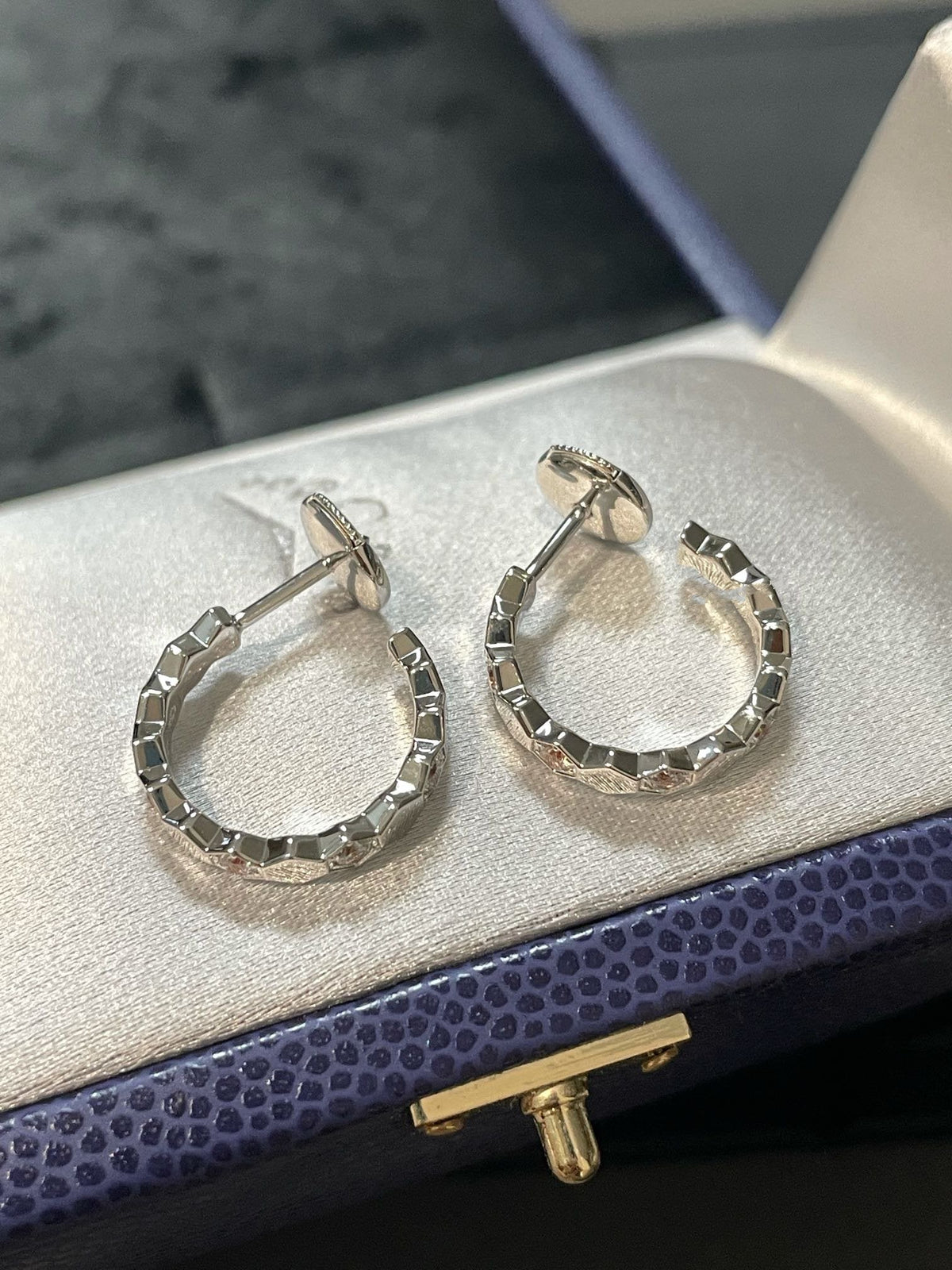 [Amore]Hollow Design Four-Leaf Clover Flower Shape Earrings