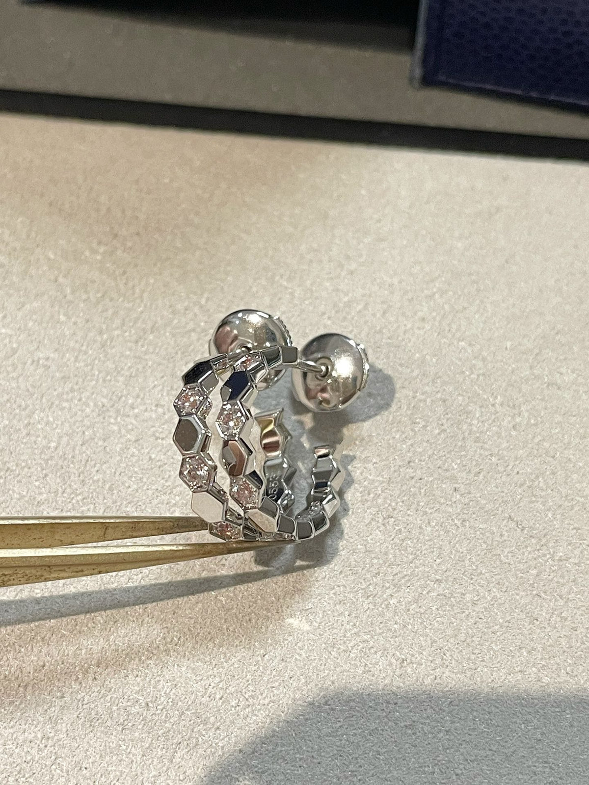 [Amore]Hollow Design Four-Leaf Clover Flower Shape Earrings