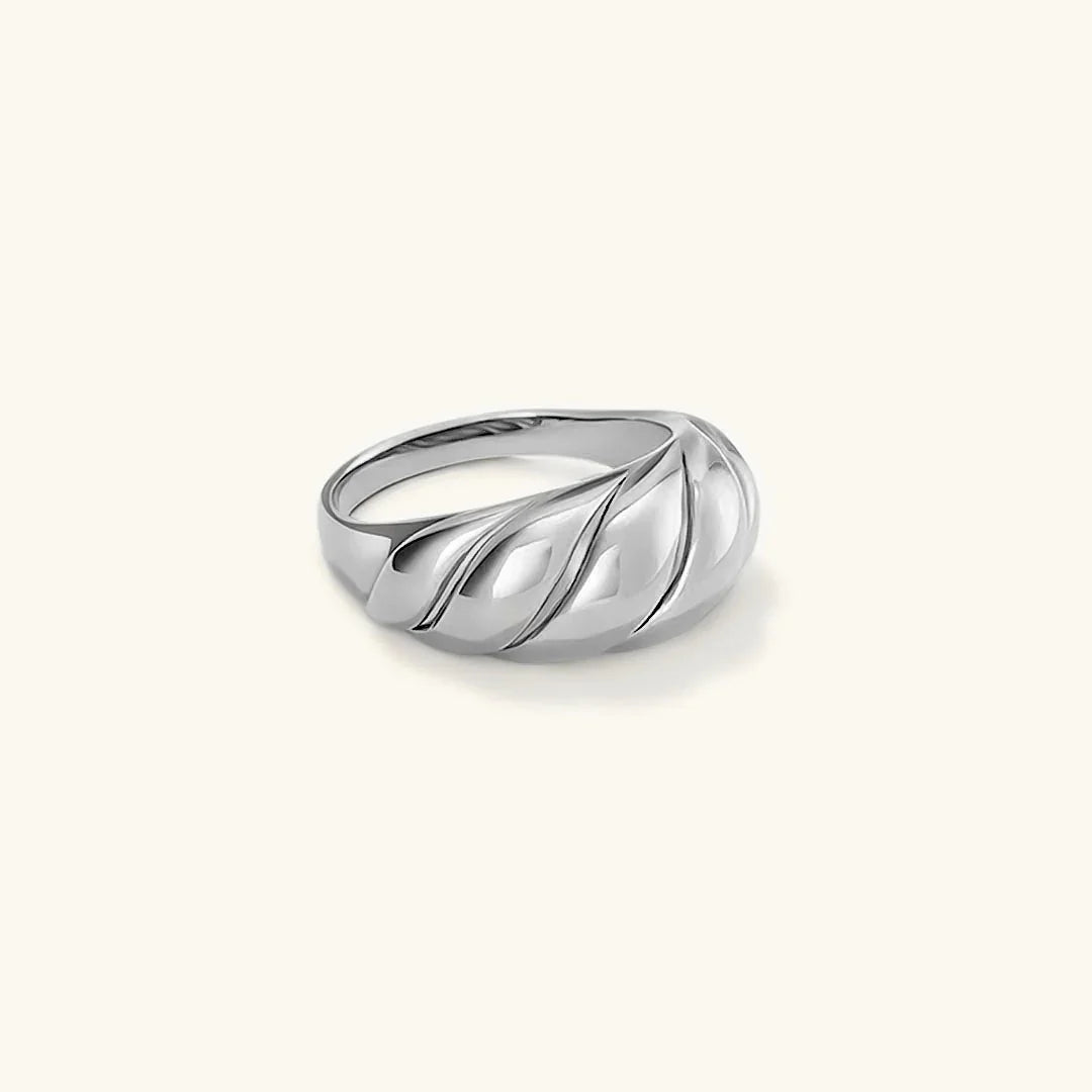 [Amore]Lorelei Gold Croissant Ring