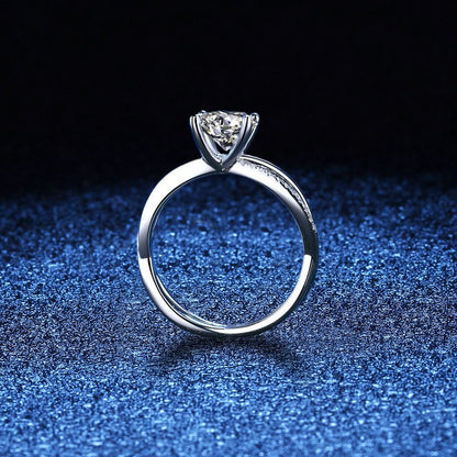 [Amore]ELEGANT 4-PRONG CROSSOVER MOISSANITE ENGAGEMENT RING