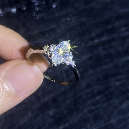 [Amore]ELEGANT MARQUISE CUT MOISSANITE RING WITH SIDE ACCENTS