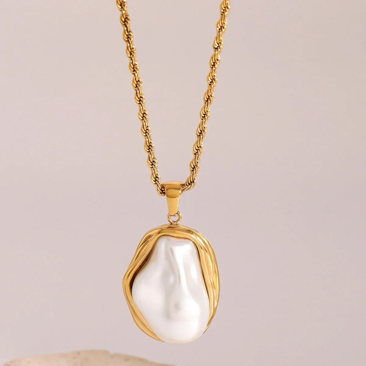 [Amore]Carly Mother Of Pearl Pendant