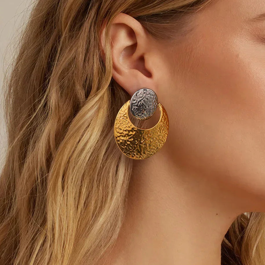[Amore]Shelly Two Tone Crescent Earrings