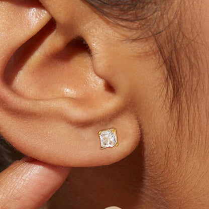 [Amore]March Solitaire Gold Earrings