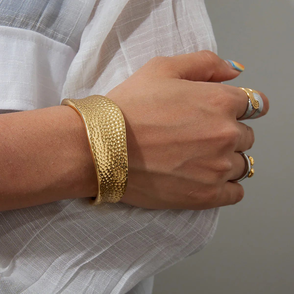 [Amore]Cheyenne Textured Gold Band