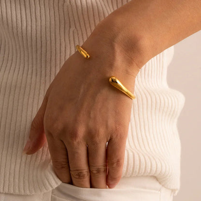 [Amore]Audrina Contemporary Gold Bangle