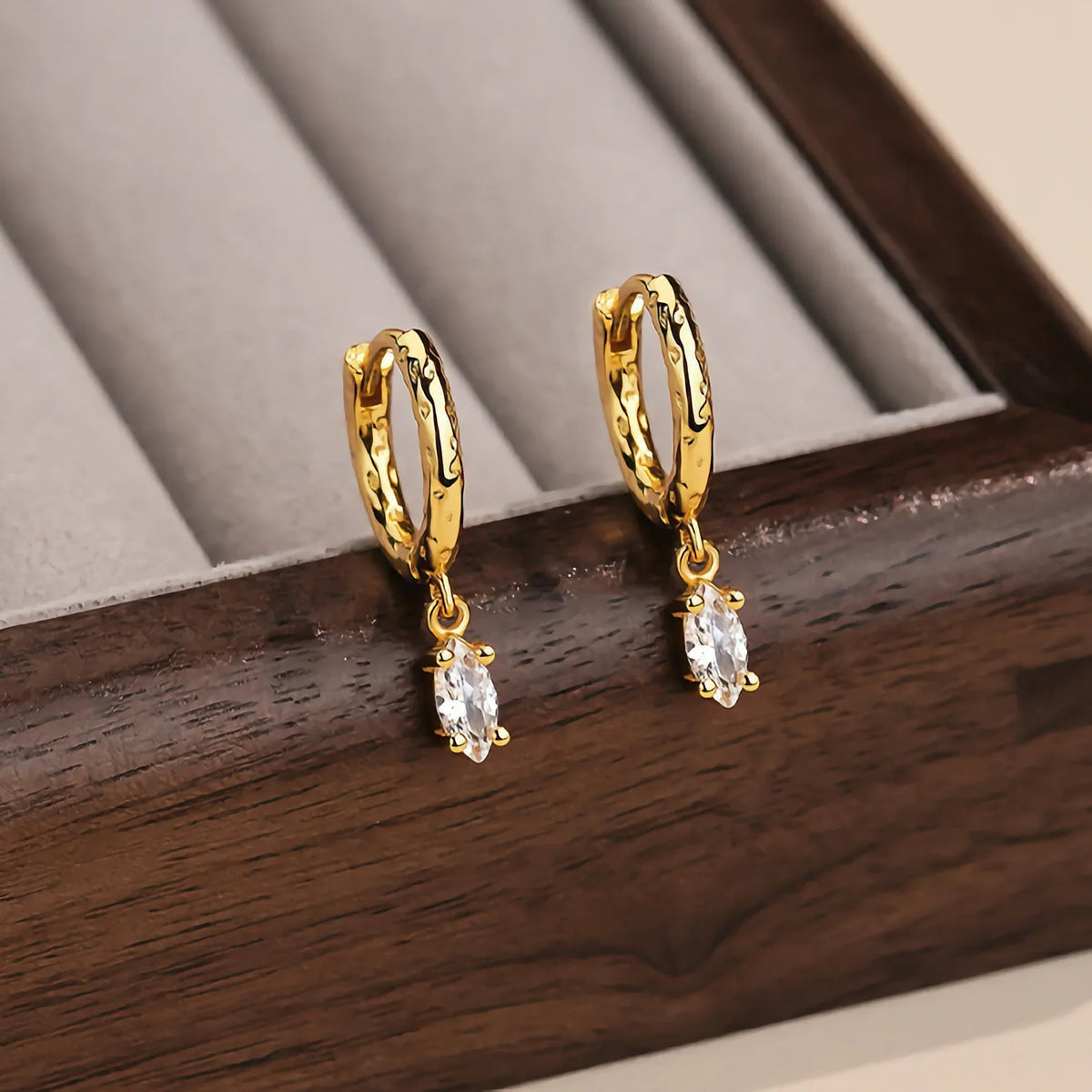 [Amore]Shayla Hammered Diamond Hoops