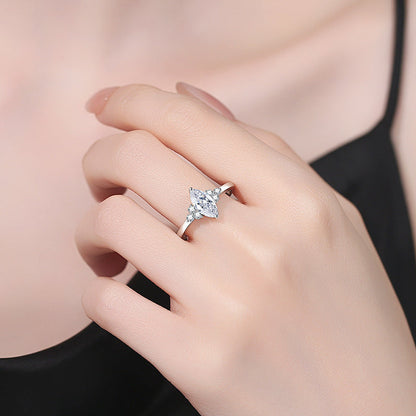 [Amore]ELEGANT MARQUISE CUT MOISSANITE RING WITH SIDE ACCENTS