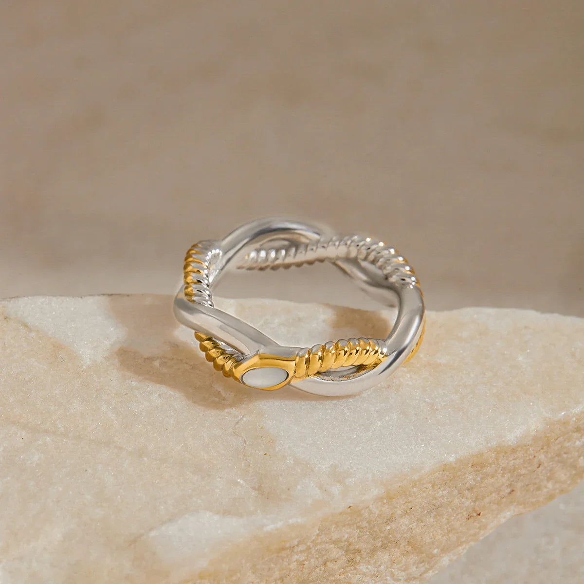 [Amore]Nerisse Two-Tone Twist Ring