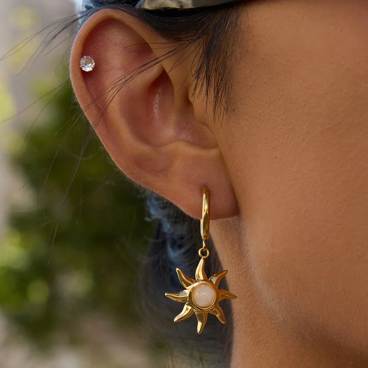 [Amore]Helia Sun-shaped Moonstone Earrings