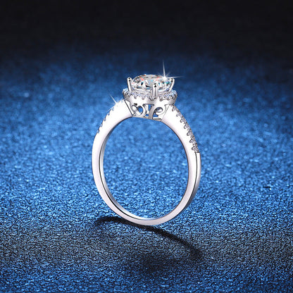 [Amore]RADIANT ROUND HALO MOISSANITE ENGAGEMENT RING