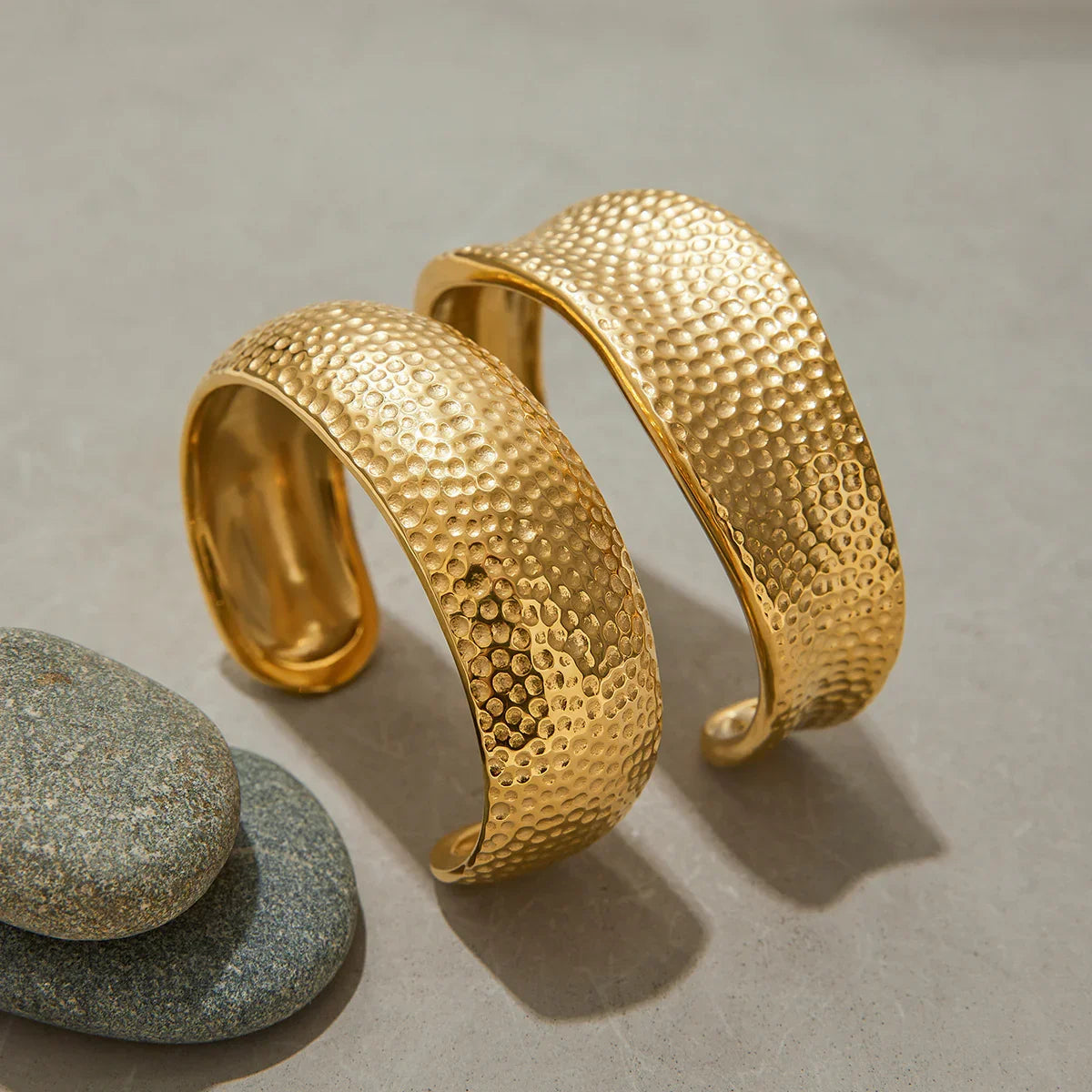 [Amore]Cheyenne Textured Gold Band
