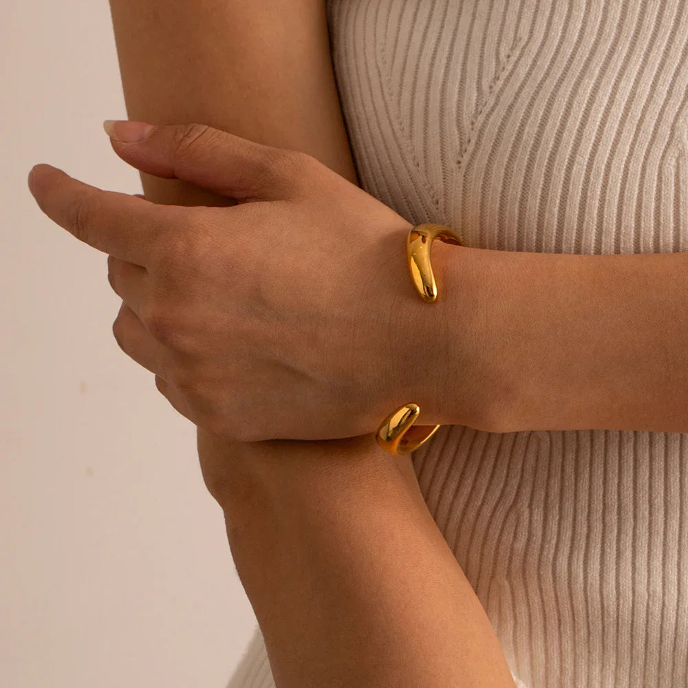 [Amore]Audrina Contemporary Gold Bangle