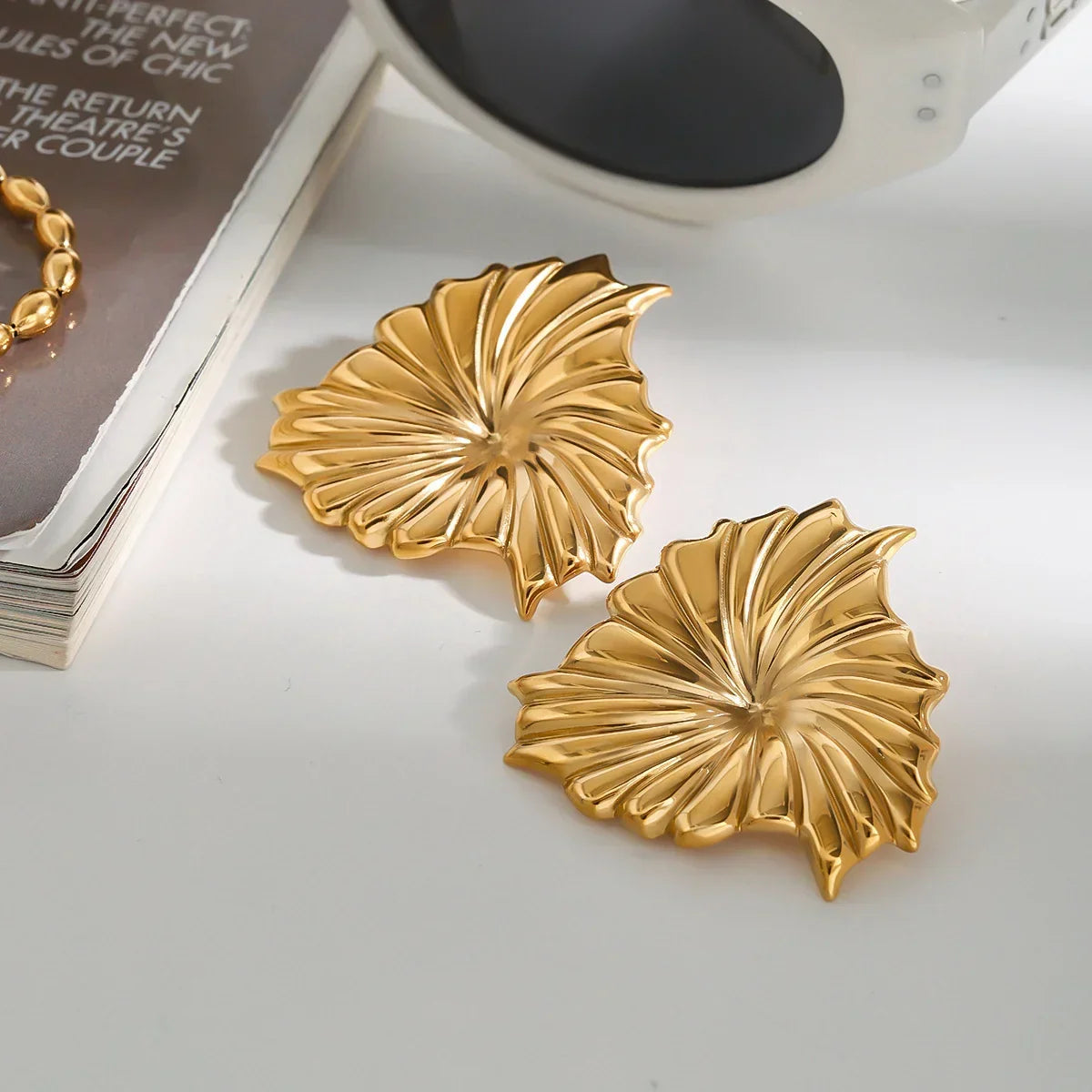 [Amore]Rafaela Sculpted Petal Gold Earrings
