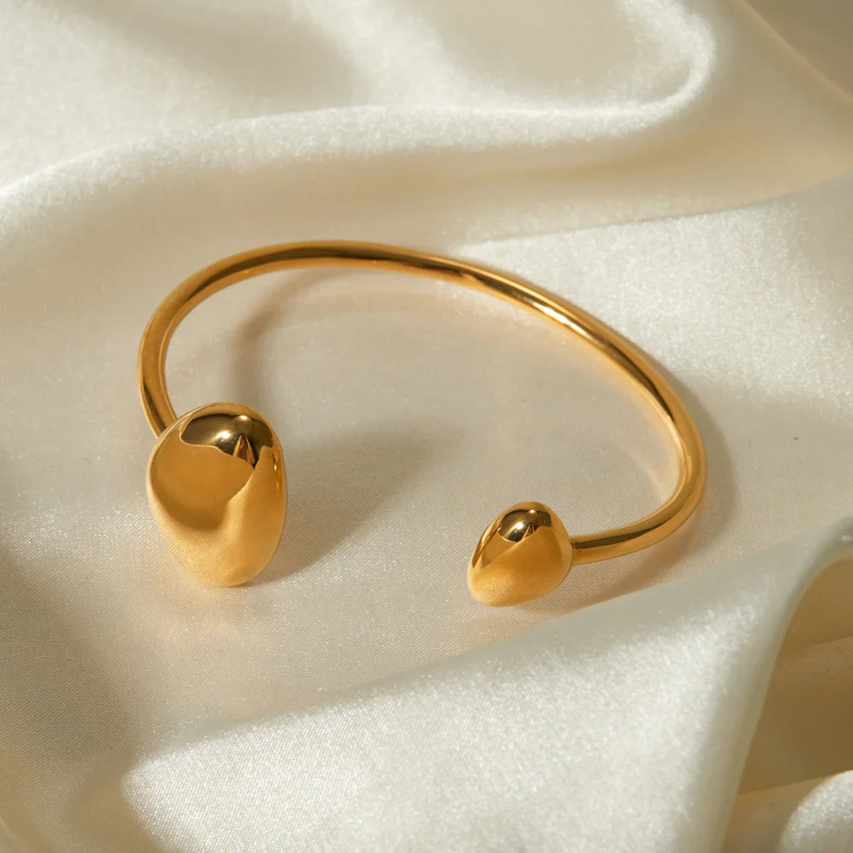 [Amore]Mallory Minimalist Gold Cuff