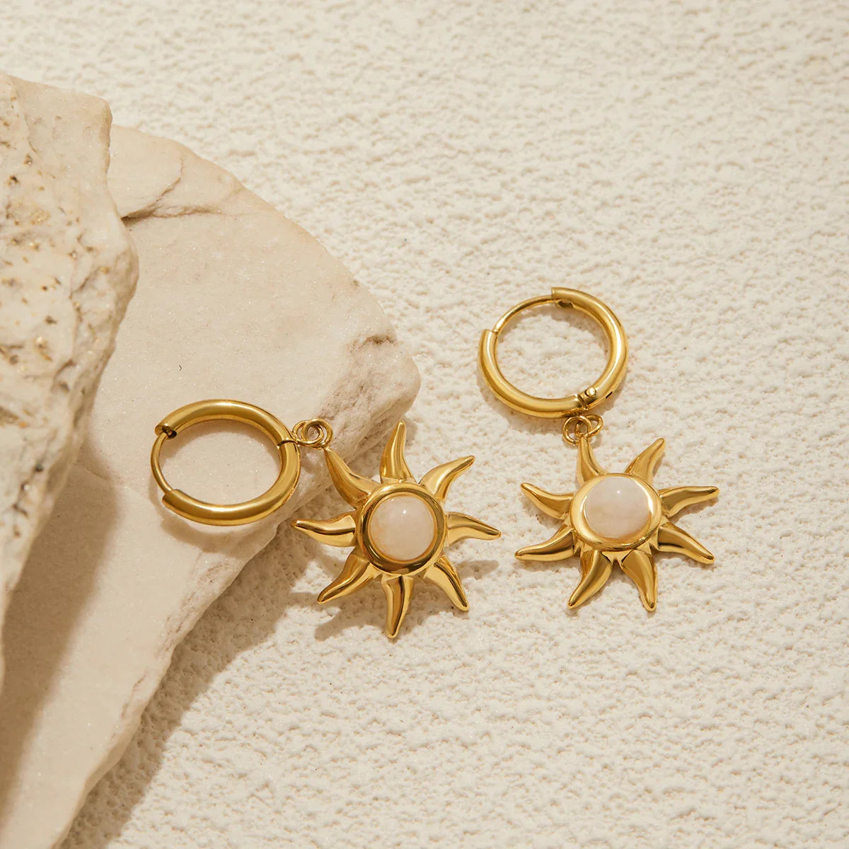 [Amore]Helia Sun-shaped Moonstone Earrings