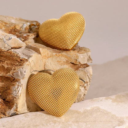 [Amore]Cecelia Textured Heart Earrings