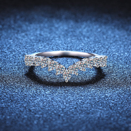 [Amore]ELEGANT V-SHAPED CHEVRON MOISSANITE RING