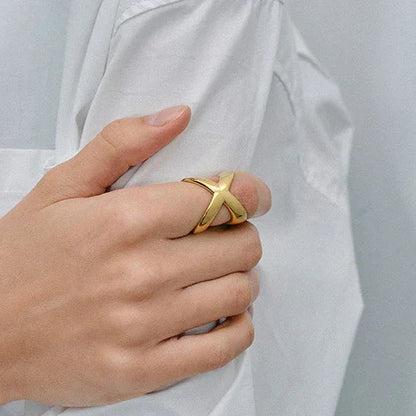 [Amore]Carolyn Gold Cross Ring