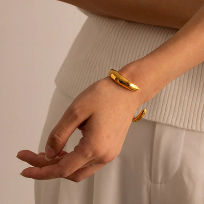 [Amore]Audrina Contemporary Gold Bangle
