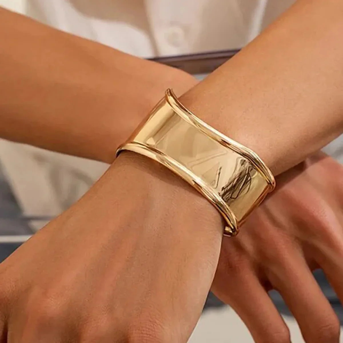 [Amore]Nellie Smooth Gold Cuff