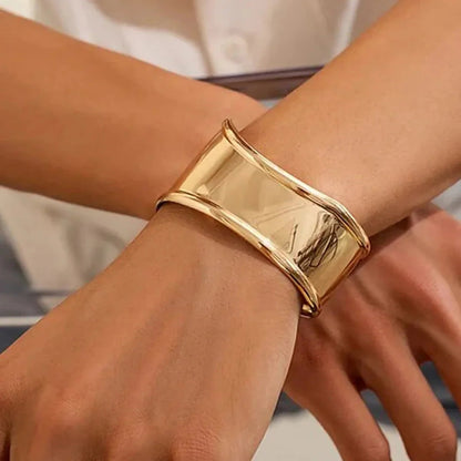 [Amore]Nellie Smooth Gold Cuff